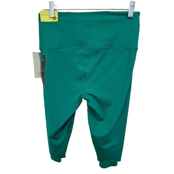 All In Motion Ultra High Rise Sculpt Capri Leggings Green Size Medium NWT - Picture 3 of 3